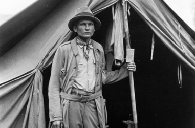 Hiram Bingham am Basislager