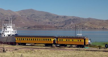 Mit dem Zug am Titicacasee unterwegs