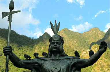 Yupanqui-Statue