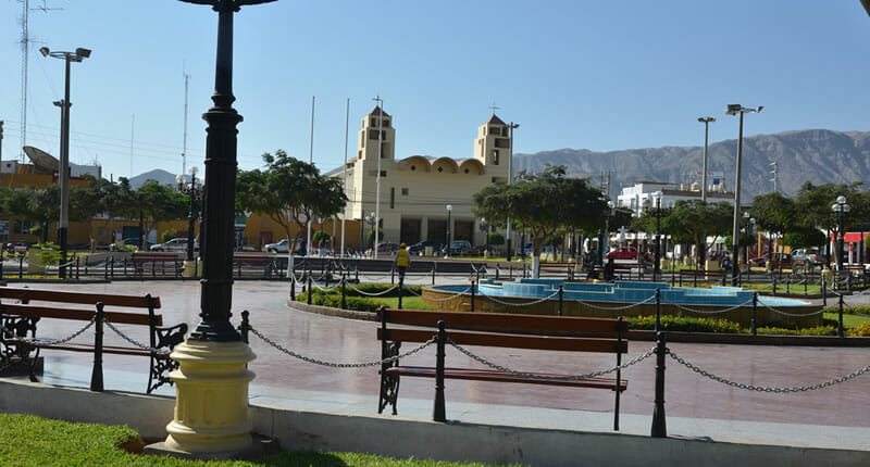 Nasca-Plaza-de-Armas