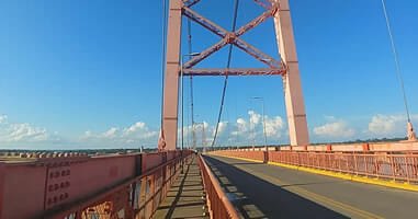 Längste Brücke Perus in Puerto Maldonado