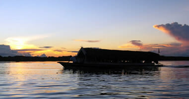 Iquitos Sonnenuntergang am Fluss
