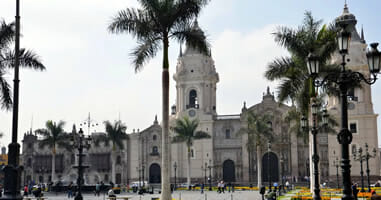 Sightseeing am Plaza de Armas Lima