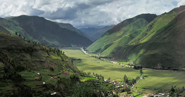 Heilige Tal in der peruanischen Regenzeit