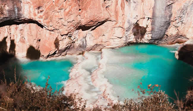 Millpu: Naturwunder in Ayacucho – Entdecken Sie die türkisfarbenen Pools und Wasserfälle