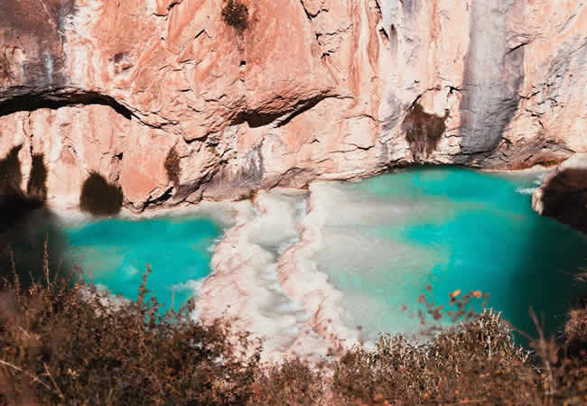 Millpu: Naturwunder in Ayacucho – Entdecken Sie die türkisfarbenen Pools und Wasserfälle