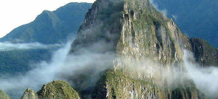 Huayna Picchu: Una aventura sobre las nubes de Machu Picchu