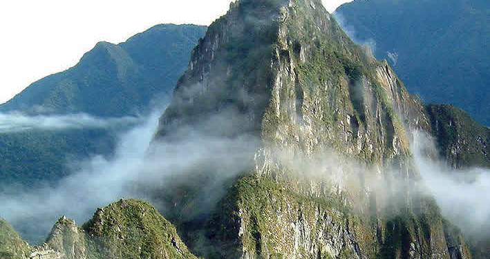 Huayna Picchu: Una aventura sobre las nubes de Machu Picchu
