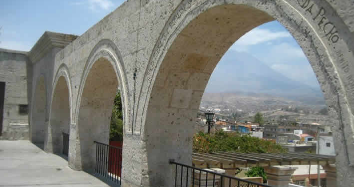 Mirador de Yanahuara: Ein Fenster zur Stadt der Vulkane