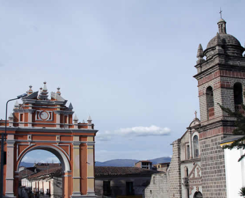 Der Arco del Triunfo in Ayacucho – Symbol der peruanischen Unabhängigkeit und kulturellen Vielfalt