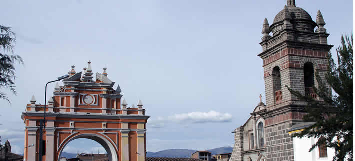 Der Arco del Triunfo in Ayacucho – Symbol der peruanischen Unabhängigkeit und kulturellen Vielfalt