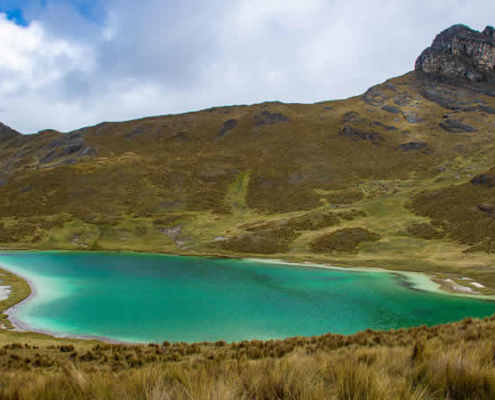 Laguna Verdeccocha: Ein Smaragdgrünes Naturwunder in Ayacucho