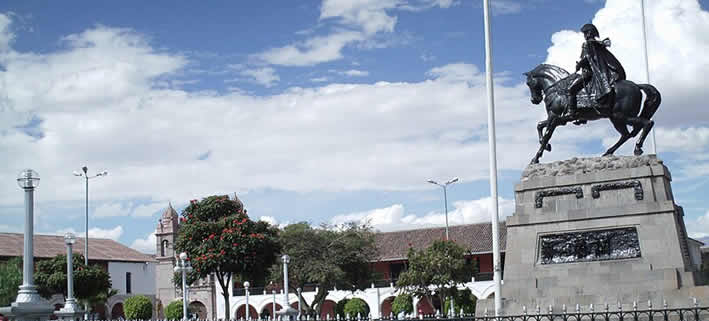 Plaza de Armas in Ayacucho: Das historische Herz der Stadt