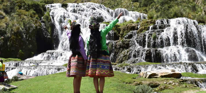 Das Valle de las Cascadas in Sarhua: Perus verstecktes Paradies voller Wasserfälle, Mythen und Handwerkskunst