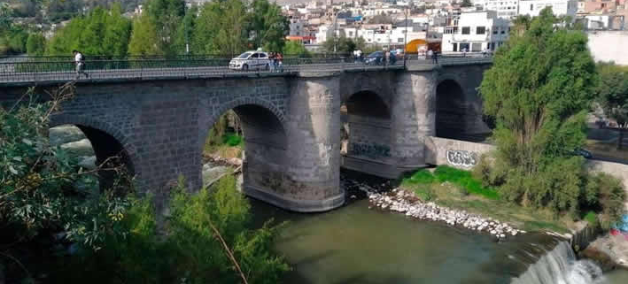 Puente del Grau in Arequipa: Historische Brücke und Touristen-Highlight in Peru