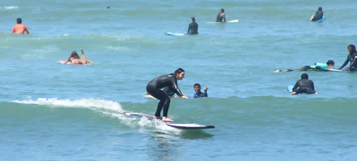 Playa Makaha – Ein Paradies für Surfer und Naturliebhaber in Lima