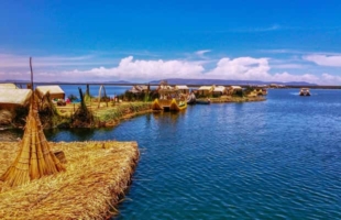 Puno: Ganztagestour zu den schwimmenden Uros‑Inseln & Taquile
