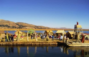 Von Puno aus: Halbtages‑Tour zu den schwimmenden Uros‑Inseln