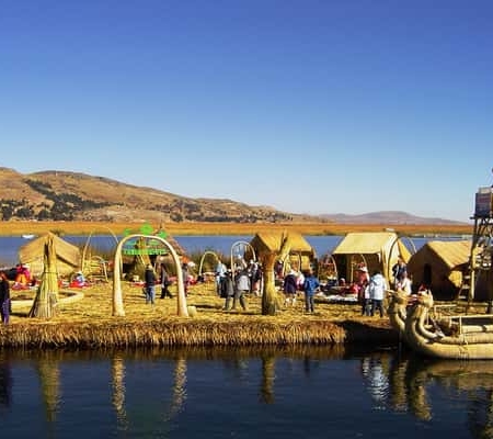 Von Puno aus: Halbtages‑Tour zu den schwimmenden Uros‑Inseln