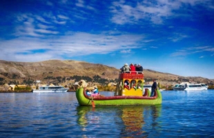 Von Cusco: Ganztägige Titicacasee‑Tour per Nachtbus
