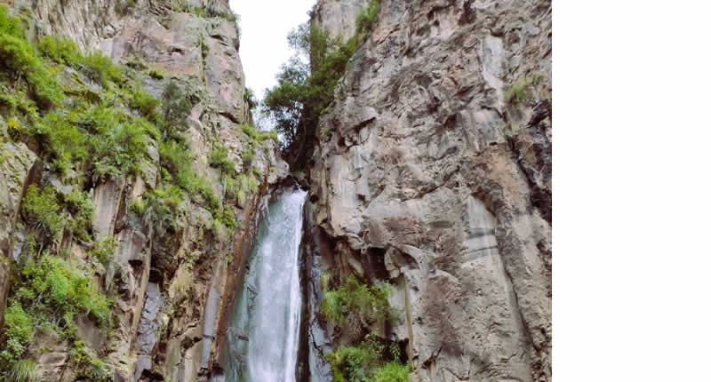 Catarata de Limayhuacho – Cascada andina de 40 m, Frailones y rituales secretos en el Valle del Sondondo