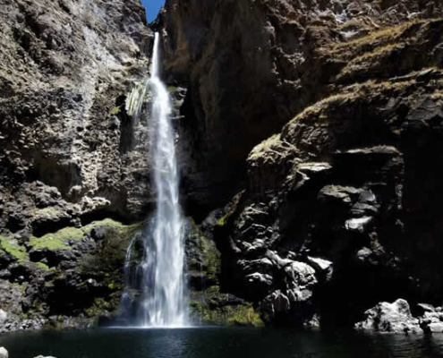 Catarata de Puzapaqcha – Cascada andina de 200 metros, rituales y trekking en Andamarca Catarata de Puzapaqcha – Cascada andina de 200 metros, rituales y trekking en Andamarca