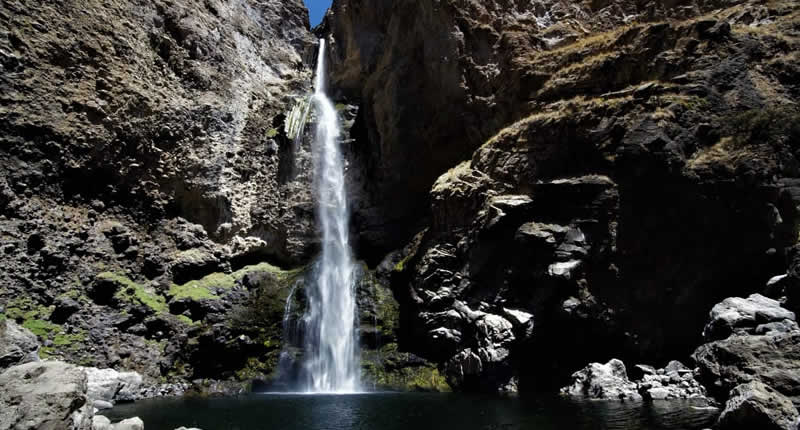 Catarata de Puzapaqcha – Cascada andina de 200 metros, rituales y trekking en Andamarca