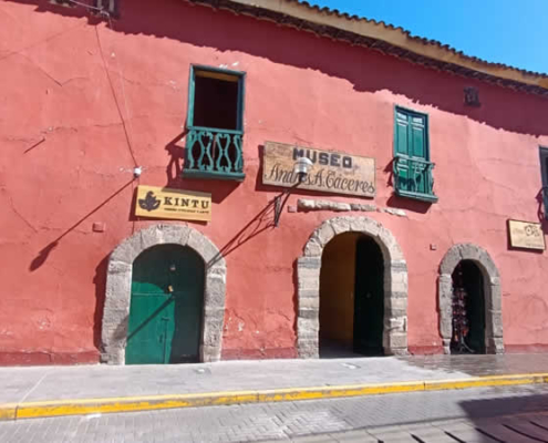 Museo Mariscal Andrés A. Cáceres – Koloniale Architektur & Militärgeschichte in Ayacucho Museo Mariscal Andrés A. Cáceres – Koloniale Architektur & Militärgeschichte in Ayacucho