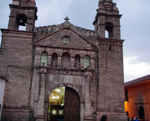 Iglesia San Agustín – Arquitectura renacentista y escenario histórico de Ayacucho Iglesia San Agustín – Arquitectura renacentista y escenario histórico de Ayacucho