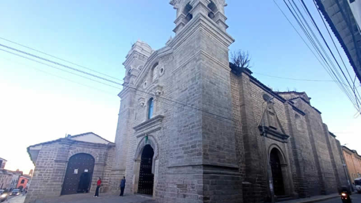 Kirche San Francisco de Paula – Barockaltäre, Katakomben und Semana-Santa-Tradition in Ayacucho