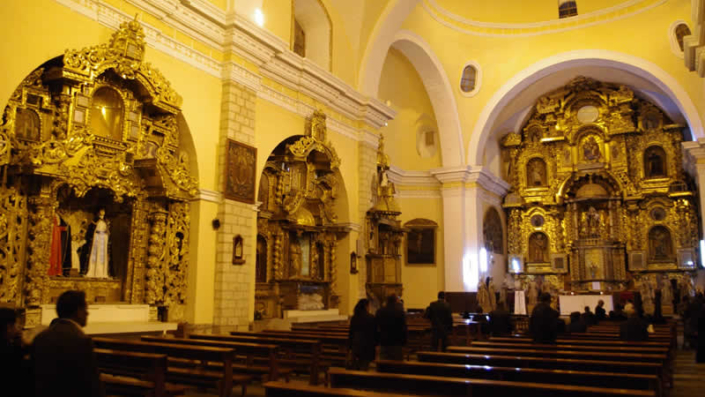 Iglesia Santo Domingo – Esplendor barroco e historia mística en el corazón de Ayacucho