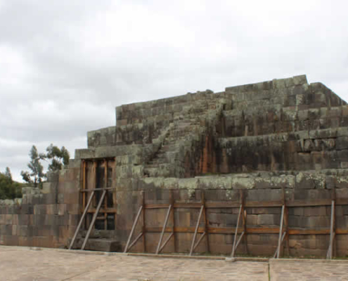 Pirámide Ushnu de Vilcas Huamán – Ceremonias y legado inca Pirámide Ushnu de Vilcas Huamán – Ceremonias y legado inca