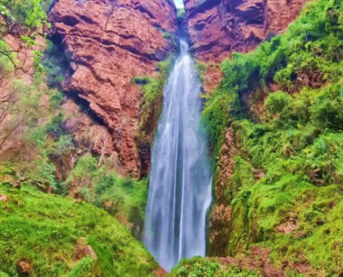Catarata de Perolniyoc – Wasserfall und Inka-Erbe im Heiligen Tal Catarata de Perolniyoc – Wasserfall und Inka-Erbe im Heiligen Tal