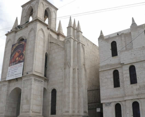 Iglesia del Señor de la Caña – Santuario neogótico en Cayma Iglesia del Señor de la Caña – Santuario neogótico en Cayma