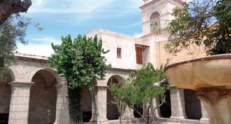 Monasterio de San José y Santa Teresa de Carmelitas Descalzas in Arequipa