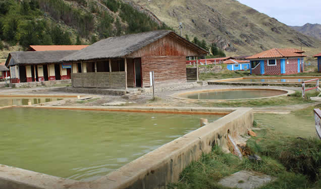 Aguas Termo Medicinales de Occobamba: Heilende Thermalquellen bei Marangani, Cusco Aguas Termo Medicinales de Occobamba: Heilende Thermalquellen bei Marangani, Cusco