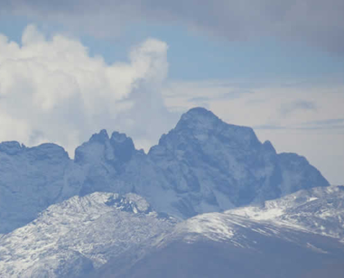 Apu Razuhuillca: Nevado sagrado, Andenkosmologie und Hochgebirgsparadies über Huanta Apu Razuhuillca: Nevado sagrado, Andenkosmologie und Hochgebirgsparadies über Huanta