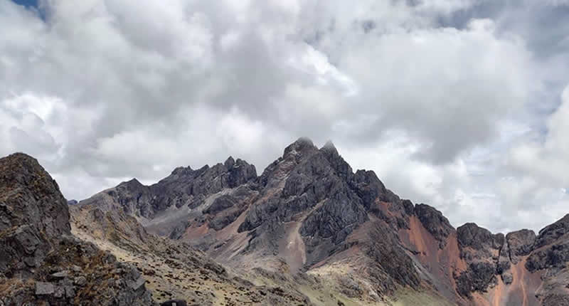 Apu Razuhuillca – Heiliger Nevado, Lagunenkranz & Trekking