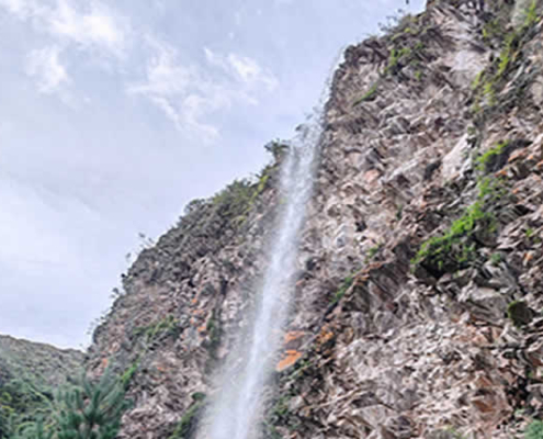 Potrero Wasserfall: 70-Meter-Kaskade, Andenwald & Panoramapfad zum Apu Razuhuillca Potrero Wasserfall: 70-Meter-Kaskade, Andenwald & Panoramapfad zum Apu Razuhuillca