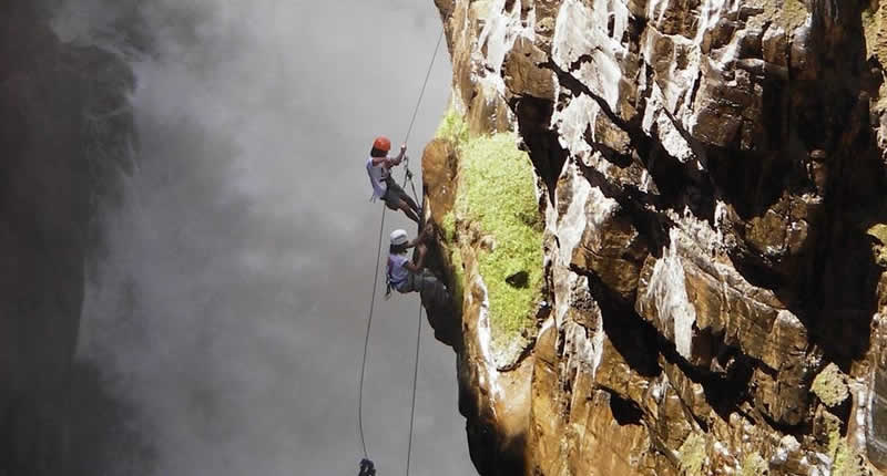 Abenteuer am Wasserfall