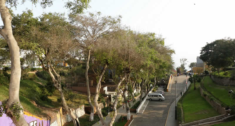 Bajada de los Baños in Barranco (Lima) beginnt am Jirón Domeyer und führt hinunter zum Meer. 