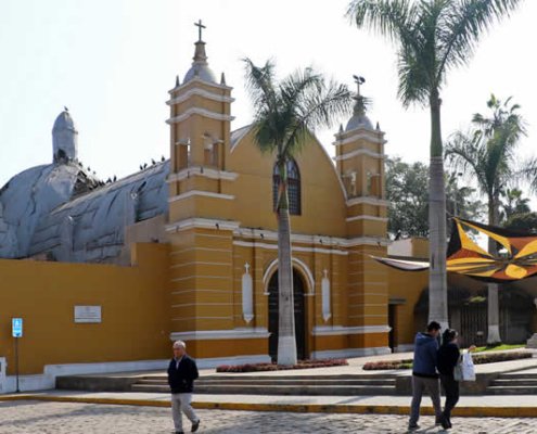 La Ermita de Barranco – leyenda de origen, neogótico y resiliencia frente al Pacífico La Ermita de Barranco – leyenda de origen, neogótico y resiliencia frente al Pacífico