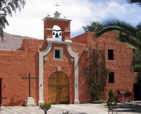 La Mansión del Fundador: Sillar-Architektur, Jesuitenkapelle & Gartenpalais am Río Socabaya La Mansión del Fundador: Sillar-Architektur, Jesuitenkapelle & Gartenpalais am Río Socabaya