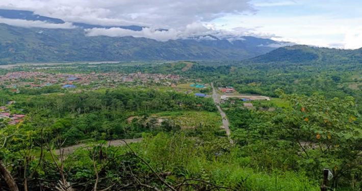 Mirador de Llochegua – balcón sobre el valle del VRAEM Mirador de Llochegua – balcón sobre el valle del VRAEM