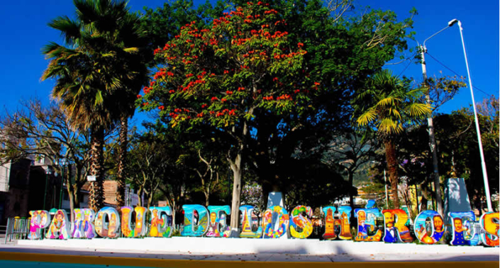 Parque de los Héroes de Huanta: Monumentaler Stadtpark zwischen Erinnerungskultur und Gartenkunst