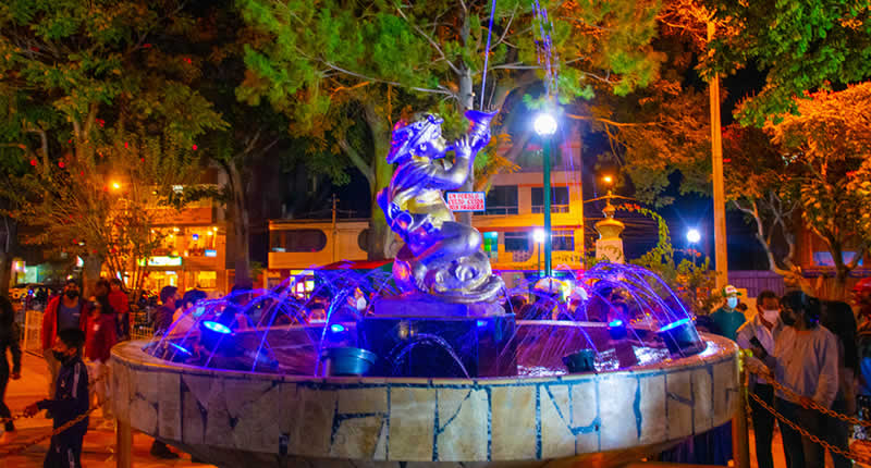 Skulpturen & Büsten im Park