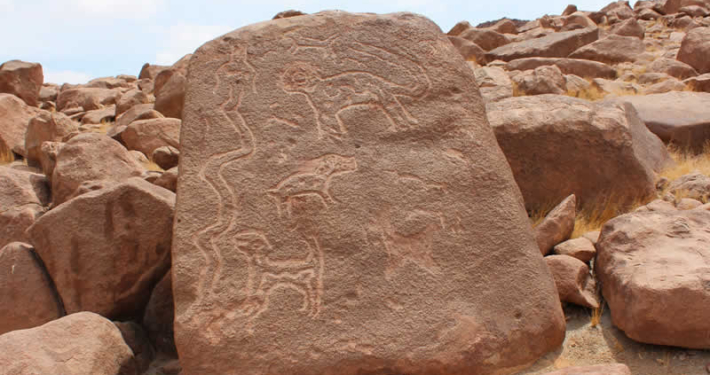 Petroglifos de La Caldera: arte rupestre en el Qhapaq Ñan entre La Joya y Uchumayo