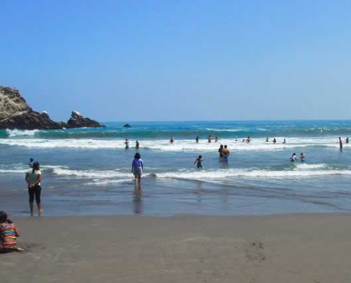 Playa La Miel – Versteckte Badebucht bei Quilca Playa La Miel – Versteckte Badebucht bei Quilca