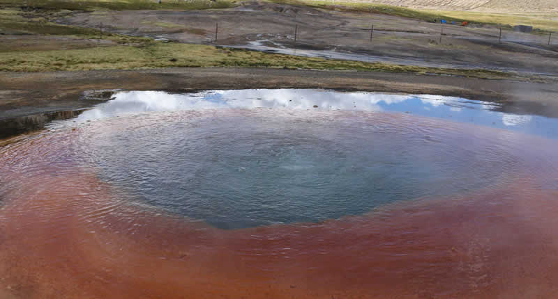 Natürliche Geiser und Thermalbad über 4.000 Metern