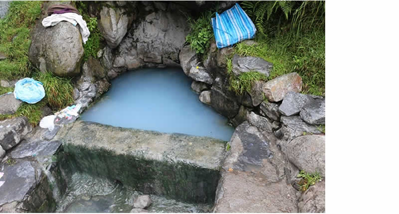 Baños Termales de Baño Pampa – Thermalquellen in der grünen Andenlandschaft von Limbani